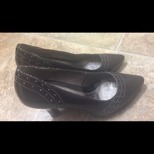 Ladies Shoes by Sofft size 6.5 M. In goodcondition